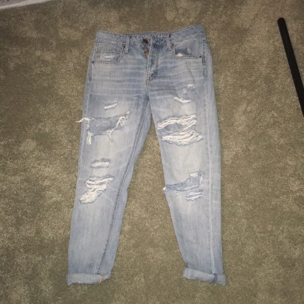 Distressed American eagle boyfriend jeans